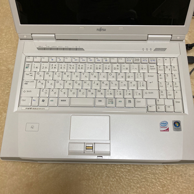 富士通(フジツウ)のFUJITSU ノートパソコン ホワイト スマホ/家電/カメラのPC/タブレット(ノートPC)の商品写真