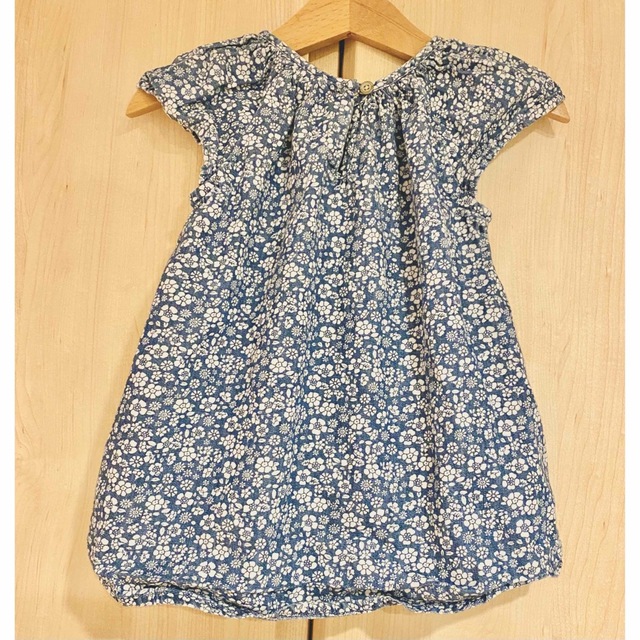 babyGAP(ベビーギャップ)のbabyGAP デニム　小花柄トップス　チュニック　サイズ90 キッズ/ベビー/マタニティのキッズ服女の子用(90cm~)(その他)の商品写真