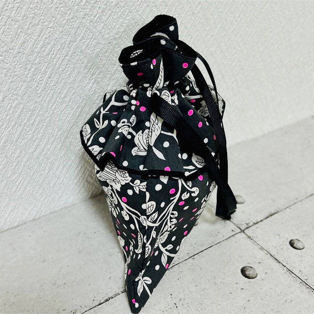 リバティ　マロリー×ネオンピンクドット☆可愛いフリル巾着☆ レディースのファッション小物(ポーチ)の商品写真
