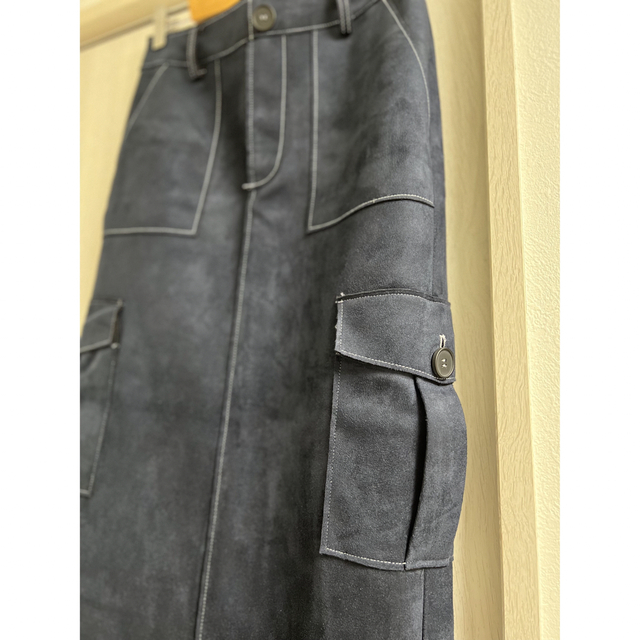 ZARA(ザラ)のZARA 今期　スエードミディアムスカート　ネイビー　XS レディースのスカート(ロングスカート)の商品写真