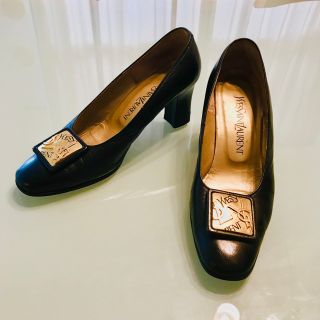 イヴサンローラン(Yves Saint Laurent)のイヴサンローラン　ゴールドメタルプレート　ブラック　パンプス　ヒール6.5cm(ハイヒール/パンプス)