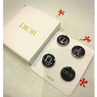 クリスチャンディオール(Christian Dior)のDiorピンバッジ４個セット(ノベルティグッズ)