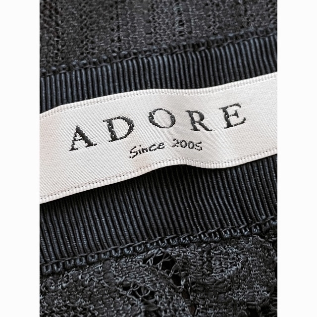 ADORE(アドーア)のADORE レーススカート　濃紺　美品 レディースのスカート(ひざ丈スカート)の商品写真