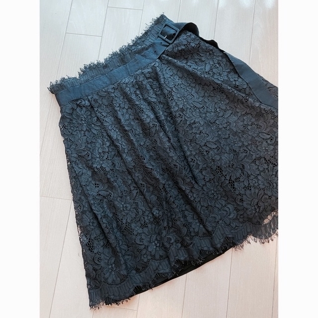 ADORE(アドーア)のADORE レーススカート　濃紺　美品 レディースのスカート(ひざ丈スカート)の商品写真