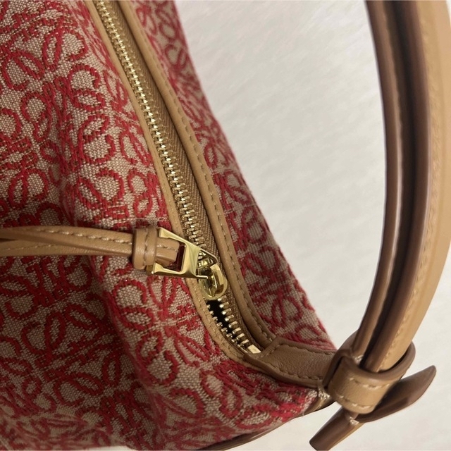 LOEWE(ロエベ)の美品　ロエベ  スモール　キュービィバッグ　アナグラム レディースのバッグ(ハンドバッグ)の商品写真