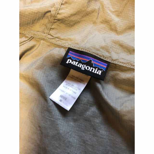 patagonia(パタゴニア)のパタゴニア　ウインドブレーカー　中古Mサイズ　灰色 メンズのジャケット/アウター(ナイロンジャケット)の商品写真