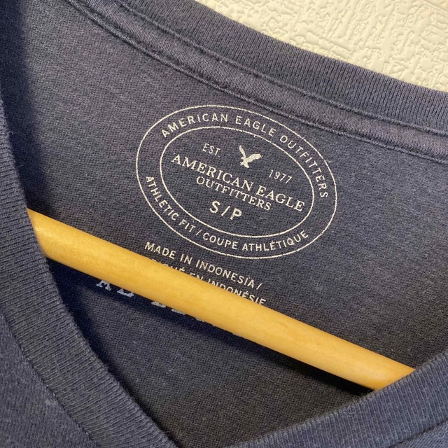 American Eagle(アメリカンイーグル)の値下げ　新品あり　Tシャツ　ワイン&ネイビー　Sサイズ　2枚セット メンズのトップス(Tシャツ/カットソー(半袖/袖なし))の商品写真