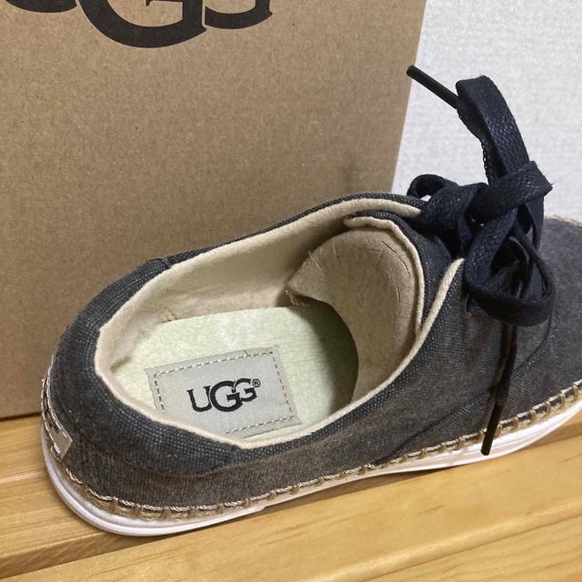 新品✨UGG キャンパスシューズ