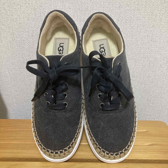 新品✨UGG キャンパスシューズ