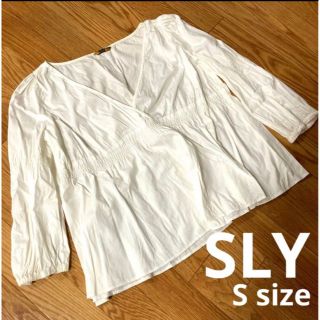 スライ(SLY)のSLY スライ ホワイト 白 長袖 ブラウス 中古 春 無地(シャツ/ブラウス(長袖/七分))