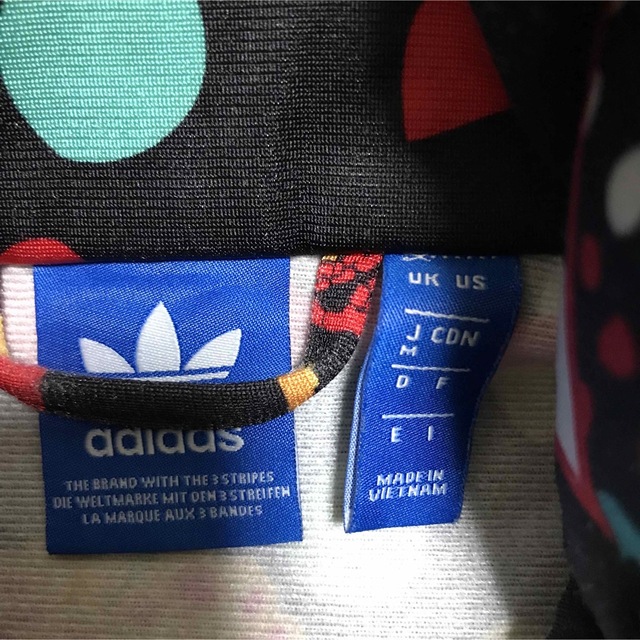 adidas(アディダス)のアディダス　ボタニカル柄ジャージ メンズのトップス(ジャージ)の商品写真