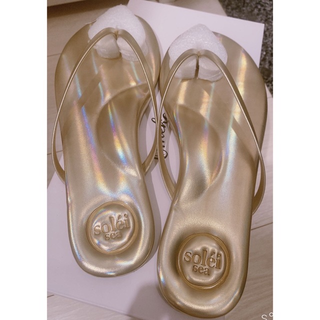 L'Appartement DEUXIEME CLASSE(アパルトモンドゥーズィエムクラス)の★美品★ AP STUDIO 【ソレイ シー】GOLD tongs sandal レディースの靴/シューズ(サンダル)の商品写真