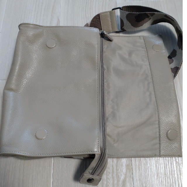 ear PAPILLONNER - ボディバッグの通販 by ねなり's shop ear PAPILLONNER - ボディバッグの通販 by ねなり's shop