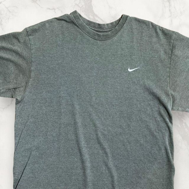 HNM NIKE  グレー ナイキ　ワンポイント　ロゴ　スウッシュ Tシャツ メンズのトップス(Tシャツ/カットソー(半袖/袖なし))の商品写真