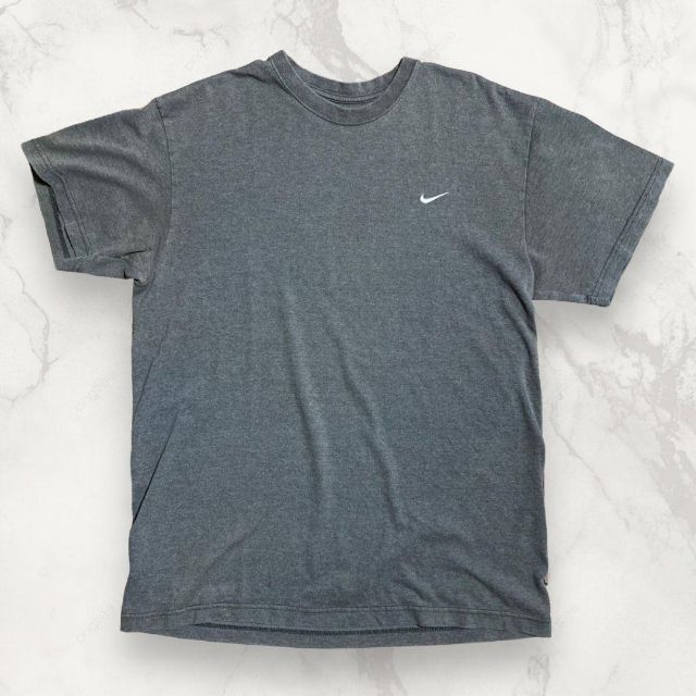 HNM NIKE  グレー ナイキ　ワンポイント　ロゴ　スウッシュ Tシャツ メンズのトップス(Tシャツ/カットソー(半袖/袖なし))の商品写真