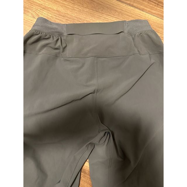 lululemon(ルルレモン)のlululemon Surge Hybrid Shorter Pants XS スポーツ/アウトドアのトレーニング/エクササイズ(ヨガ)の商品写真