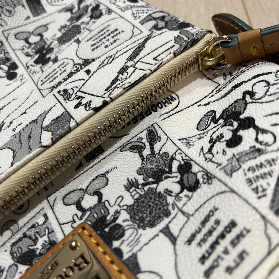 Disney(ディズニー)の【Dooney＆Bourke】ドゥーニー＆バーク　ディズニー　バッグ レディースのバッグ(ショルダーバッグ)の商品写真