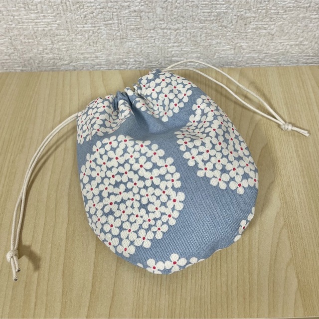 アジサイのまるいミニ巾着 ハンドメイドのファッション小物(ポーチ)の商品写真