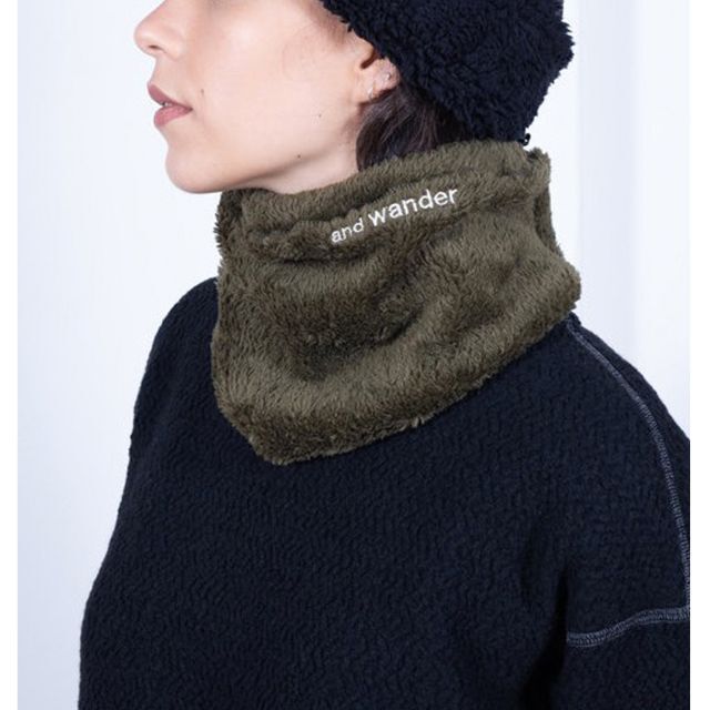 and wander(アンドワンダー)の新品｜AND WANDER｜FLEECE NECK WARMER｜KHAKI メンズのファッション小物(ネックウォーマー)の商品写真