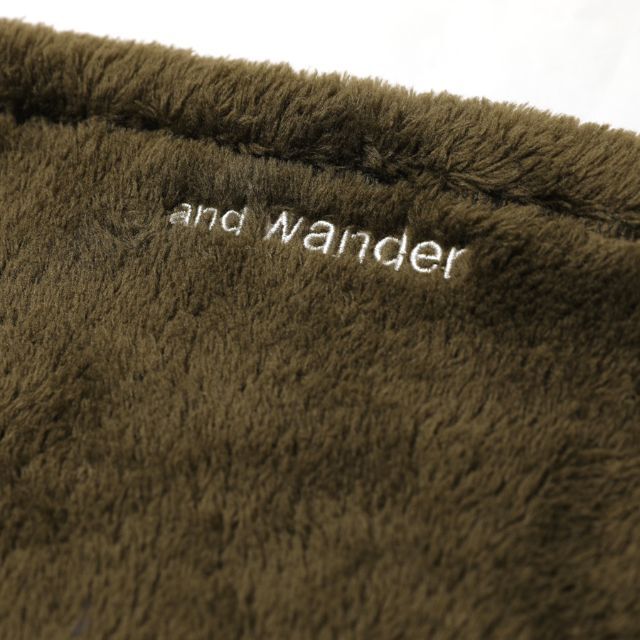 and wander(アンドワンダー)の新品｜AND WANDER｜FLEECE NECK WARMER｜KHAKI メンズのファッション小物(ネックウォーマー)の商品写真