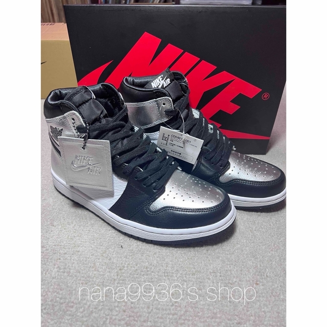 NIKE(ナイキ)のNIKE WMNS AIR JORDAN1 HIGH OG SILVER TOE レディースの靴/シューズ(スニーカー)の商品写真