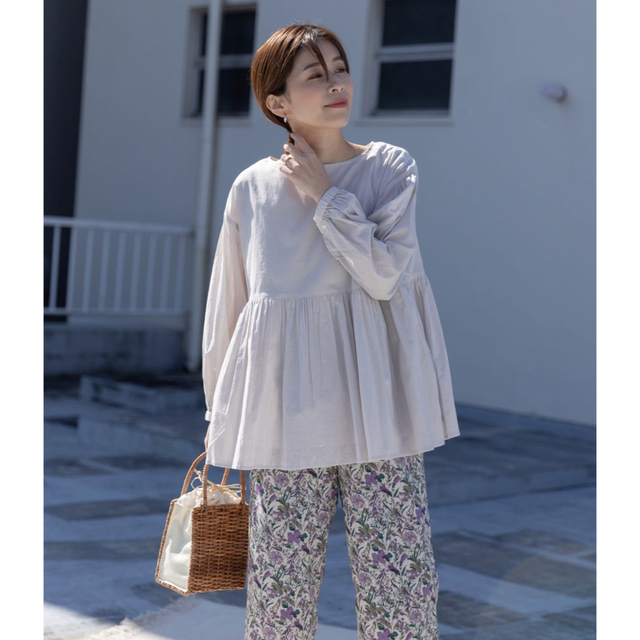 URBAN RESEARCH DOORS(アーバンリサーチドアーズ)の新品タグ付き♡DOORS コットンボイル2WAYギャザーブラウス✽L.beige レディースのトップス(シャツ/ブラウス(長袖/七分))の商品写真