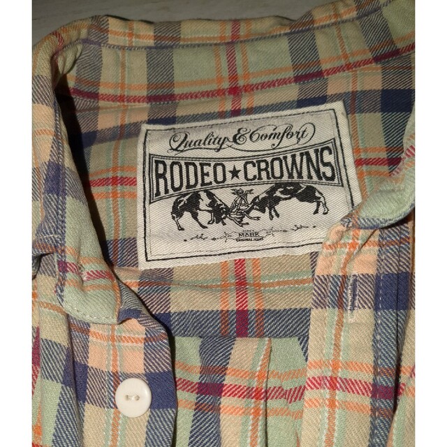 RODEO CROWNS(ロデオクラウンズ)の赤字覚悟の断捨離❗❗RODEOCROWNSネルシャツ＆グリーンＴシャツ レディースのトップス(シャツ/ブラウス(長袖/七分))の商品写真