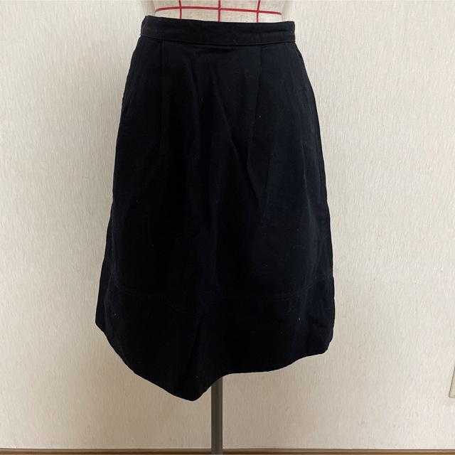 UNIQLO(ユニクロ)のUNIQLO デニムスカート ブラック 58cm レディースのスカート(ひざ丈スカート)の商品写真