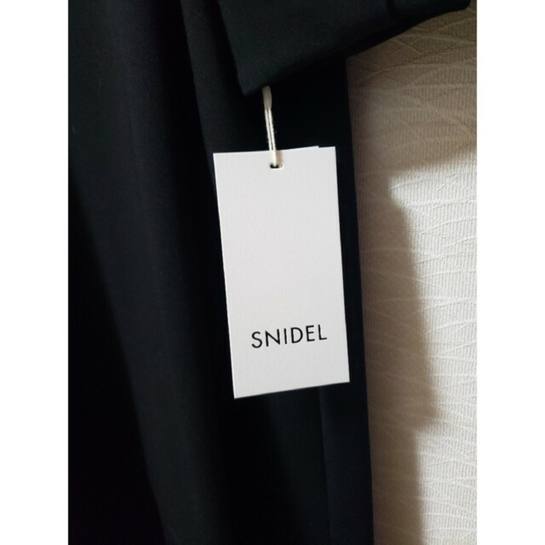 SNIDEL(スナイデル)の新品 未使用 タグ付 SNIDEL スナイデル カットミニワンピース レディースのワンピース(ミニワンピース)の商品写真