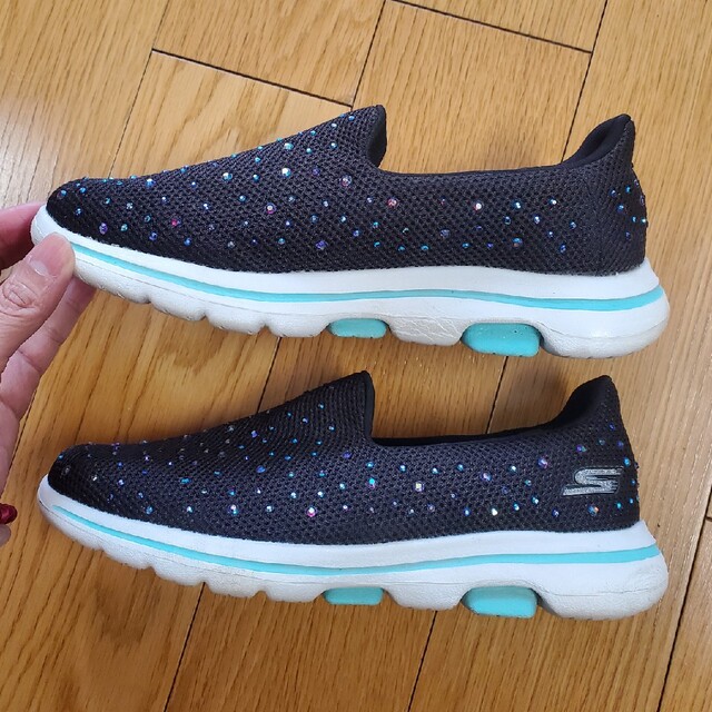 SKECHERS(スケッチャーズ)の☆スケッチャーズ☆キラキラ　スリッポンスニーカー　22センチ キッズ/ベビー/マタニティのキッズ靴/シューズ(15cm~)(スニーカー)の商品写真