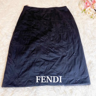 フェンディ(FENDI)の【美品】FENDI フェンディ　 総柄  スカート パターン 黒 42 Lサイズ(ひざ丈スカート)