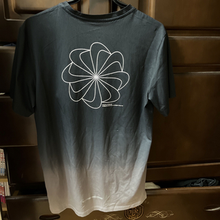 ナイキ(NIKE)のナイキ風車ロゴランニングTシャツ　ブラック　NIKE グラデーション(Tシャツ/カットソー(半袖/袖なし))