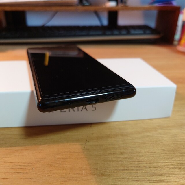Xperia(エクスペリア)のXperia 5（J9260）128GBブラック simフリー Dual SIM スマホ/家電/カメラのスマートフォン/携帯電話(スマートフォン本体)の商品写真