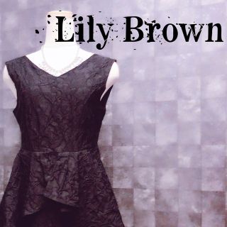 リリーブラウン(Lily Brown)のリリーブラウン エンボスペプラムドレス(ミニドレス)