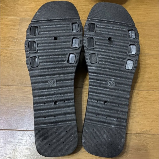 ブラック　サンダル　チェーン飾り付き レディースの靴/シューズ(サンダル)の商品写真