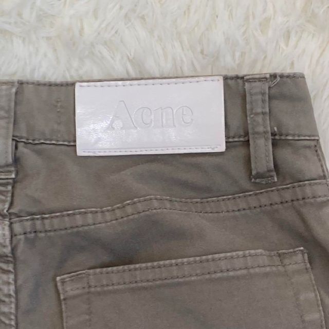 ACNE(アクネ)の美品　Acne　アクネ　パンツ　カーキ レディースのパンツ(カジュアルパンツ)の商品写真