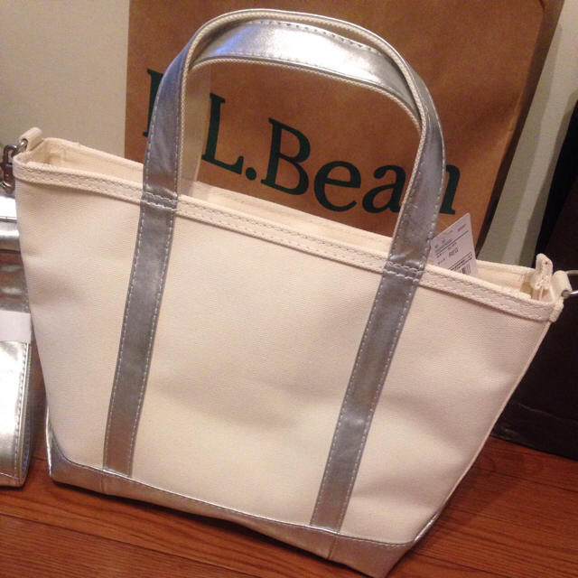 L.L.Bean(エルエルビーン)のlimikyu'a様専用 レア♡日本限定 完売品 LLbean シルバートートM レディースのバッグ(トートバッグ)の商品写真