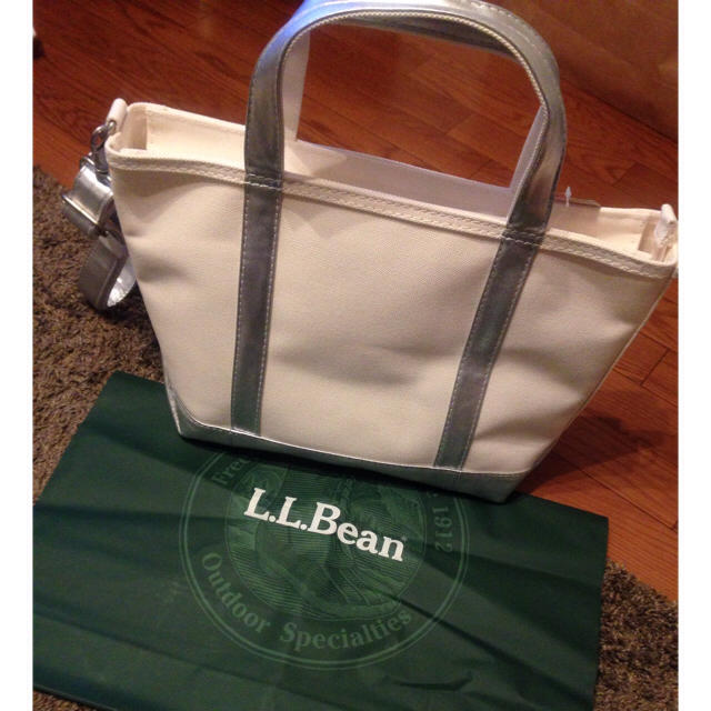 L.L.Bean(エルエルビーン)のlimikyu'a様専用 レア♡日本限定 完売品 LLbean シルバートートM レディースのバッグ(トートバッグ)の商品写真