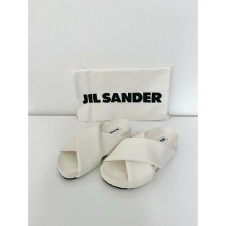 ジルサンダー(Jil Sander)のジルサンダー　クロスストラップ　パット入りレザー・スライドサンダル　ホワイト　３(サンダル)