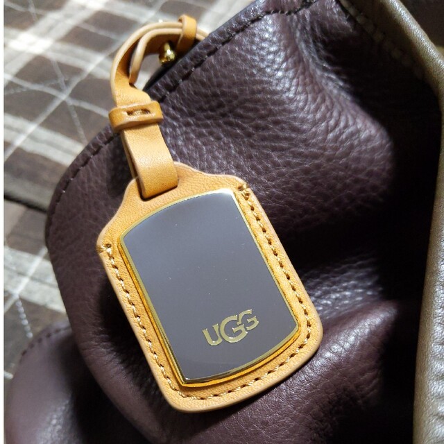 UGG(アグ)のUGG　本皮ショルダーバック　クラシックトート レディースのバッグ(ショルダーバッグ)の商品写真