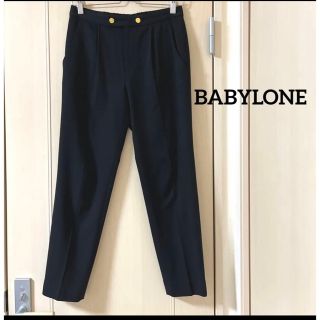 バビロン(BABYLONE)のBABYLONE  美シルエット　テーパードパンツ　タックパンツ　金ボタン(カジュアルパンツ)