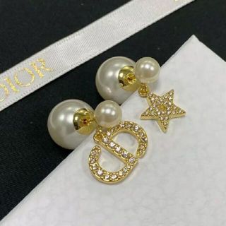 ディオール(Christian Dior) ピアス(パール)の通販 300点以上 ディオール(Christian Dior) ピアス(パール)の通販 300点以上