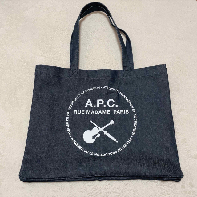 A.P.C(アーペーセー)の新品❤️A.P.C. ギターロゴデニム トートバッグ アーペーセー LOGO メンズのバッグ(トートバッグ)の商品写真