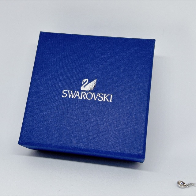 SWAROVSKI(スワロフスキー)の【美品】スワロフスキー　キラキラと光る綺麗なネックレス　長さ調節可能　葉 レディースのアクセサリー(ネックレス)の商品写真