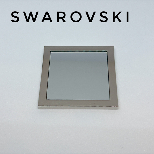 SWAROVSKI(スワロフスキー)の【美品】SWAROVSKI 正方形　ミラー　鏡　コンパクト　シルバー色　銀色 レディースのファッション小物(ミラー)の商品写真