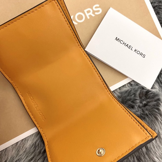 新品☆MICHAEL KORS オレンジ シグネチャー レザー 折り財布