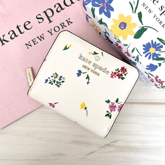 限定モデル‼︎専用のBOX付き 新品 kate spade ケイトスペード 財布