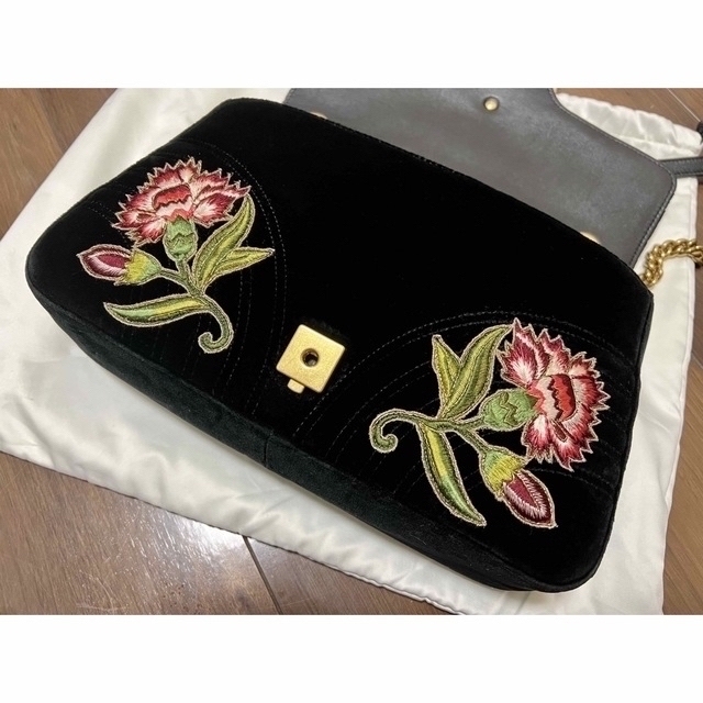 Gucci(グッチ)の【極美品】GUCCI チェーンショルダーバッグ GGマーモント LOVED レディースのバッグ(ショルダーバッグ)の商品写真