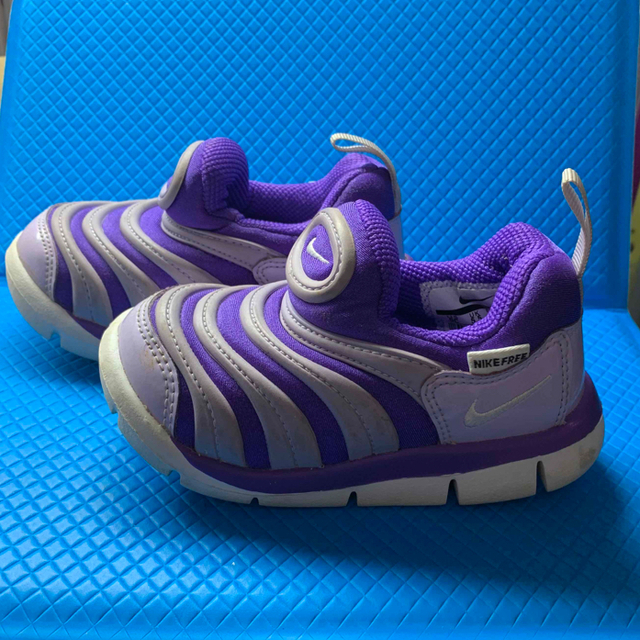NIKE(ナイキ)のダイナモフリースニーカー紫 12cm キッズ/ベビー/マタニティのベビー靴/シューズ(~14cm)(スニーカー)の商品写真