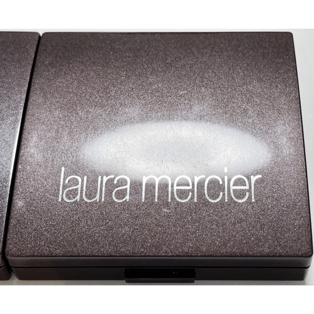 laura mercier(ローラメルシエ)の2個まとめ売り☆ローラ メルシエ イルミネーティングパウダー コーラルレッド コスメ/美容のベースメイク/化粧品(チーク)の商品写真